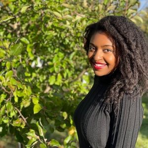 Meet your Posher, Kayla!